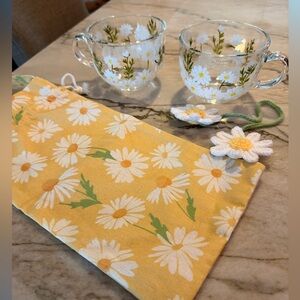 Hand-painted Daisy Glass Mug Set